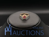 Geelgouden ring bezet met diamant en robijn 9 karaat