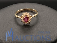 Geelgouden ring bezet met diamant en robijn 9 karaat - afbeelding 4 van  8