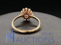 Geelgouden ring bezet met diamant en robijn 9 karaat - afbeelding 5 van  8