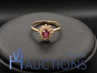 Geelgouden ring bezet met diamant en robijn 9 karaat - afbeelding 8 van  8