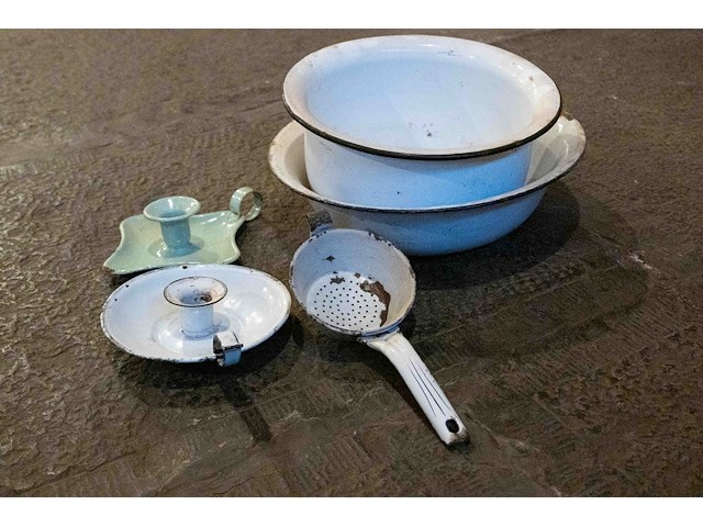 Geëmailleerde schalen - afbeelding 1 van  3