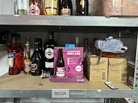 Geestrijke dranken en 12 glazen - afbeelding 2 van  5