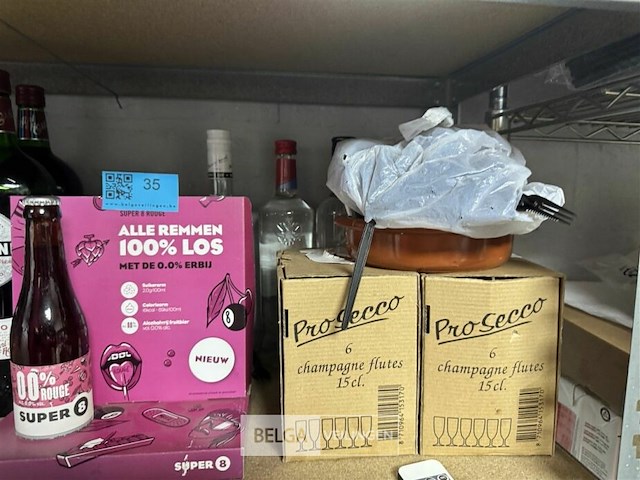 Geestrijke dranken en 12 glazen - afbeelding 3 van  5