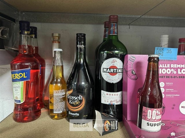 Geestrijke dranken en 12 glazen - afbeelding 4 van  5