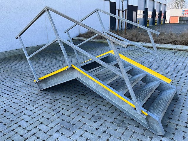 Gegalvaniseerd trap - afbeelding 2 van  7