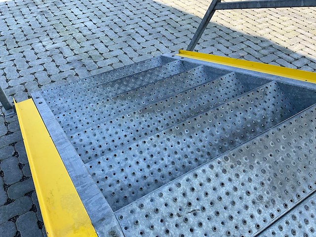 Gegalvaniseerd trap - afbeelding 6 van  7