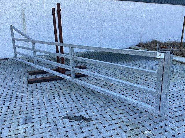 Gegalvaniseerd uitschuifbare weidepoort - afbeelding 1 van  8