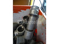 Gegalvaniseerde fittingen in een bak - afbeelding 2 van  6