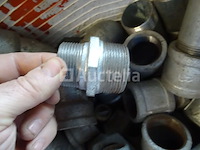 Gegalvaniseerde fittingen in een bak - afbeelding 4 van  6