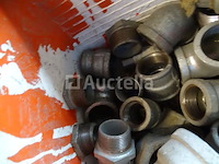 Gegalvaniseerde fittingen in een bak - afbeelding 6 van  6