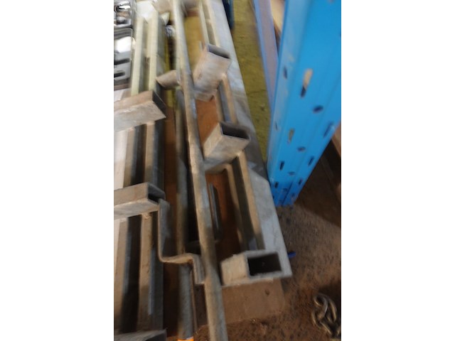 Gegalvaniseerde palen voor stellingen - afbeelding 2 van  2