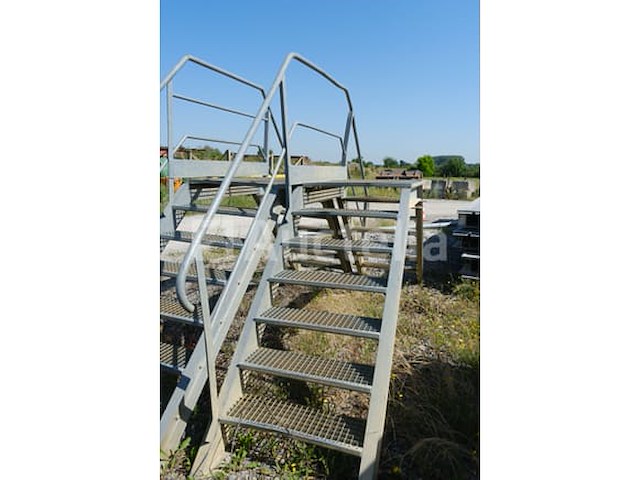 Gegalvaniseerde stalen looptrap - afbeelding 3 van  8