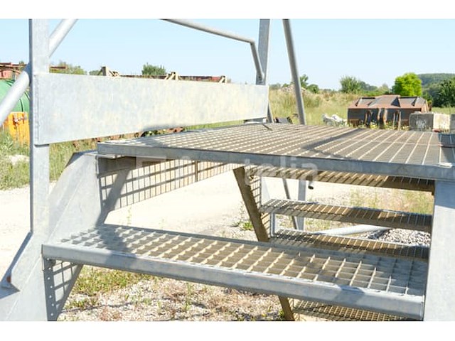 Gegalvaniseerde stalen looptrap - afbeelding 1 van  7
