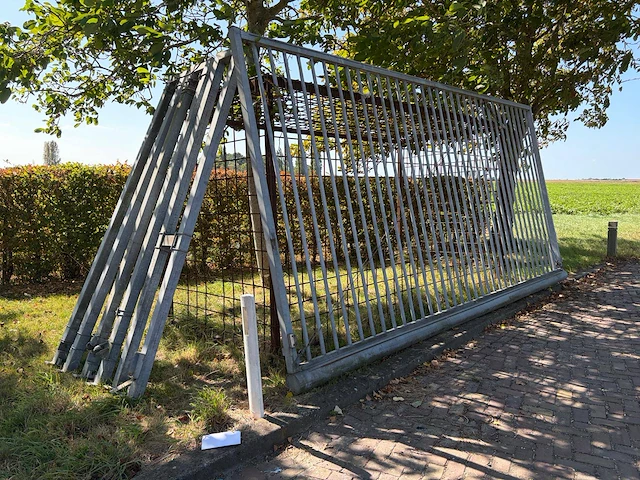 Gegalvaniseerde stalen schuifpoort met losse geleidingspalen 540x260cm - afbeelding 1 van  1