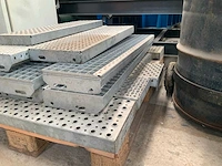 Gegalvaniseerde traptrede (14x) - afbeelding 4 van  4
