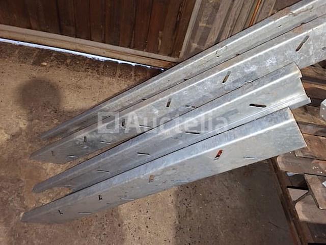 Gegalvaniseerde trapwangen - afbeelding 2 van  2