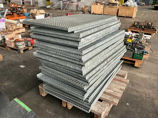 Gegalvaniseerde vloerrooster (26x) - afbeelding 2 van  2