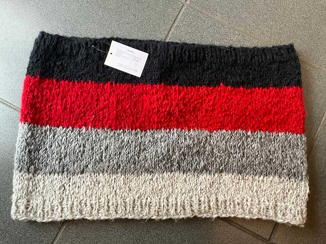 Gehaakte en gebreide kleding (27x) - afbeelding 3 van  34