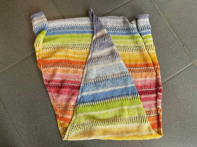 Gehaakte en gebreide kleding (27x) - afbeelding 9 van  34