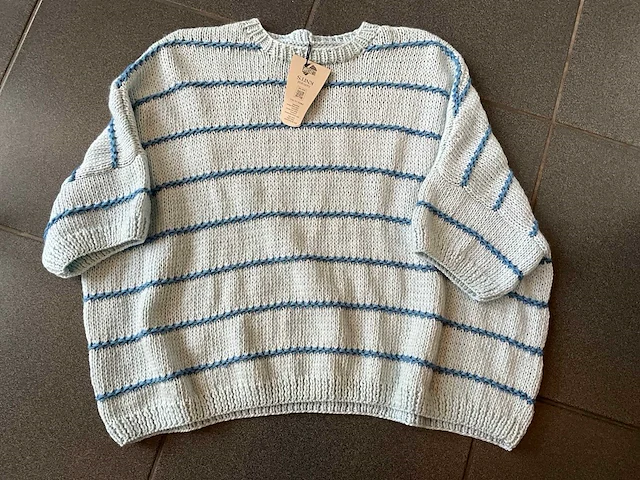 Gehaakte en gebreide kleding (27x) - afbeelding 19 van  34