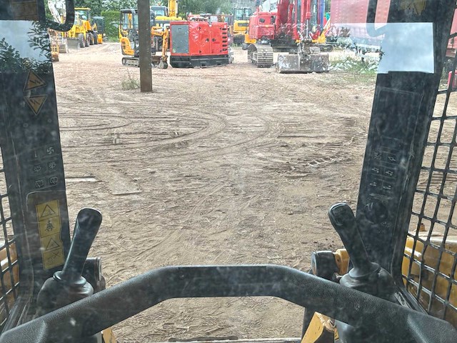 Gehl - r165 - compact loader - 2021 - afbeelding 2 van  18