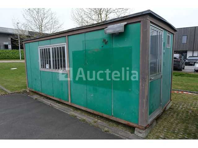 Geïsoleerde container op de bouwplaats - afbeelding 7 van  17