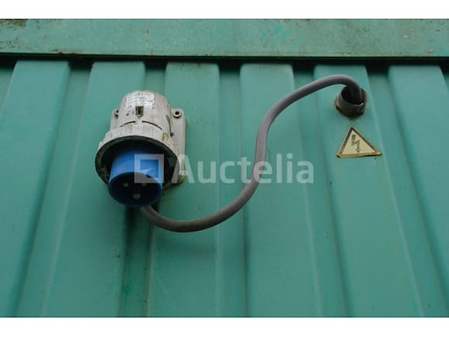 Geïsoleerde container op de bouwplaats - afbeelding 7 van  18