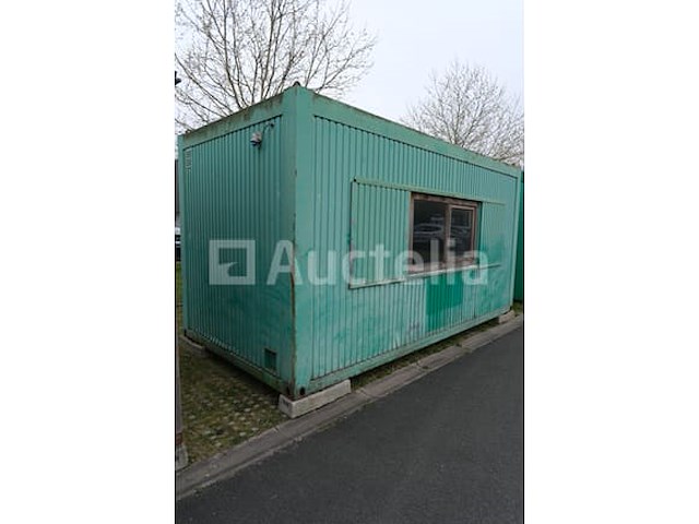 Geïsoleerde container op de bouwplaats - afbeelding 8 van  18