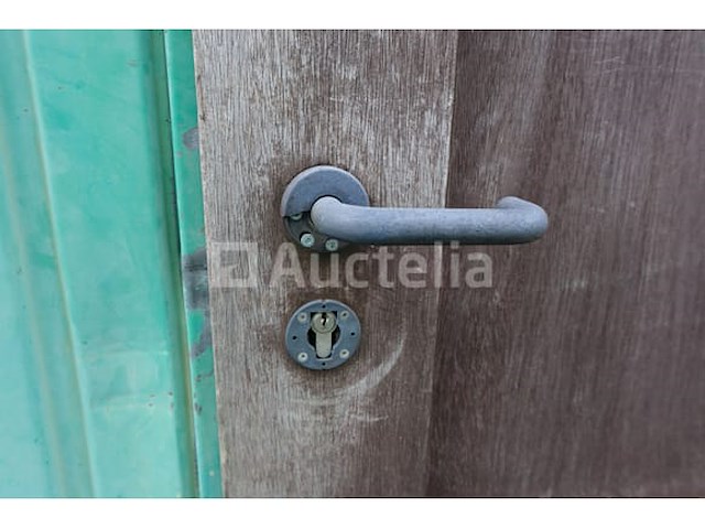 Geïsoleerde container op de bouwplaats - afbeelding 15 van  18