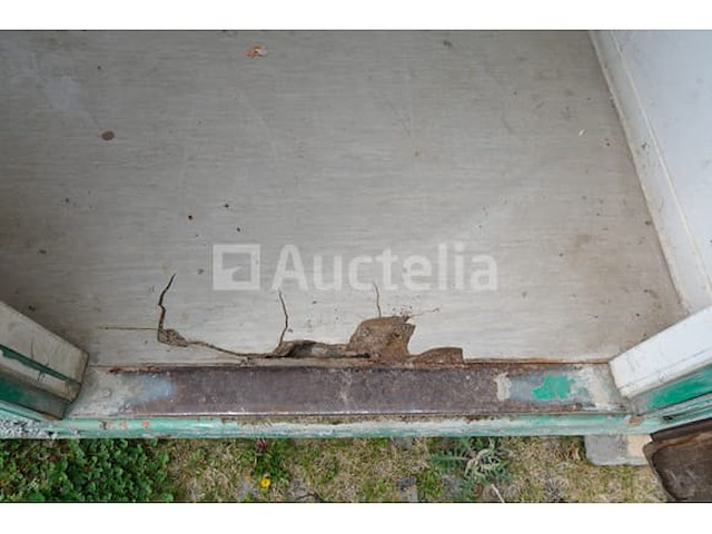 Geïsoleerde container op de bouwplaats - afbeelding 18 van  18