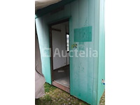 Geïsoleerde container op de bouwplaats - afbeelding 8 van  15