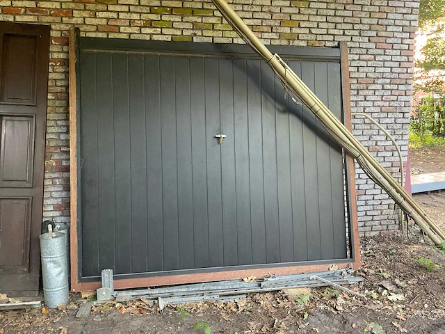 Geïsoleerde kantelpoort - afbeelding 1 van  4