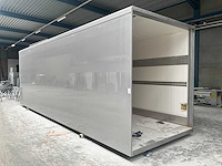 Geisoleerde onafgewerkte vrachtwagenbody - afbeelding 1 van  7