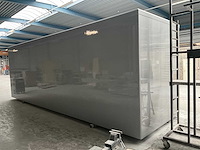 Geisoleerde onafgewerkte vrachtwagenbody - afbeelding 3 van  7