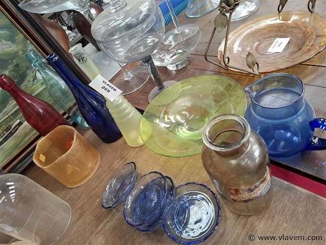 Gekleurd glas - afbeelding 1 van  2