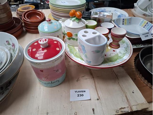 Gekleurd vaatwerk - afbeelding 1 van  4