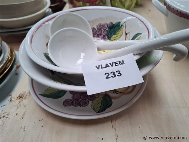 Gekleurd vaatwerk - afbeelding 1 van  2