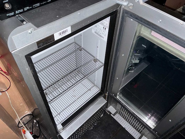 Gekoeld - koelkast op het aanrecht + coca cola koelkast - afbeelding 2 van  8