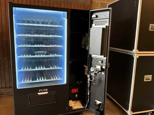 Gekoelde verkoopautomaat met gekoelde lift - afbeelding 7 van  9
