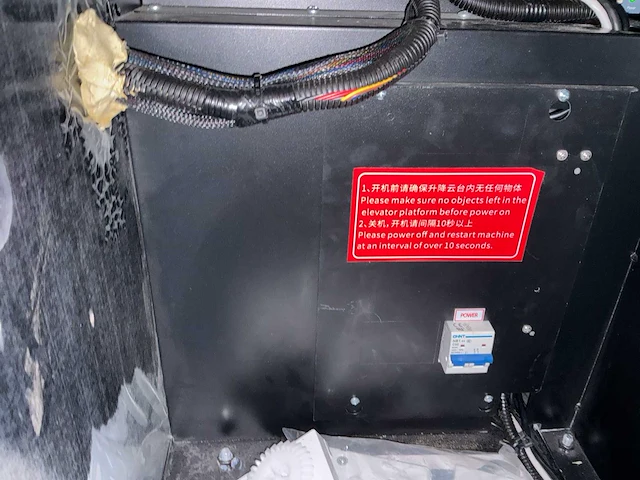 Gekoelde verkoopautomaat met gekoelde lift - afbeelding 8 van  9
