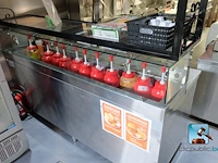Gekoelde werktafel met inhoud