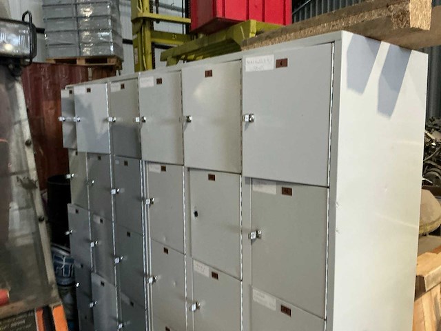 Gekoppelde 3x5 lockerkast (2x) - afbeelding 1 van  4