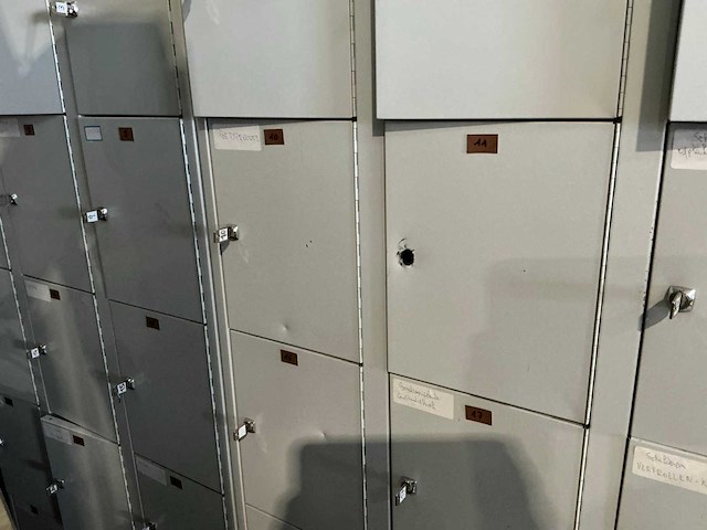 Gekoppelde 3x5 lockerkast (2x) - afbeelding 3 van  4