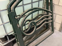 Gelakt hekje in metaal - afbeelding 1 van  3