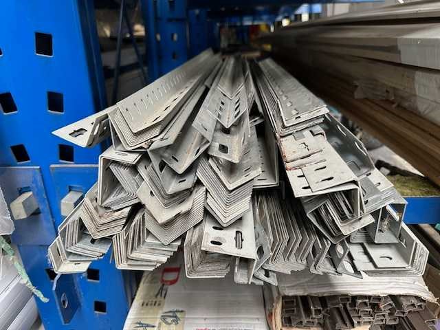 Gelakte bevestigingsprofielen - hoek 90° - various contractor materials - afbeelding 1 van  1