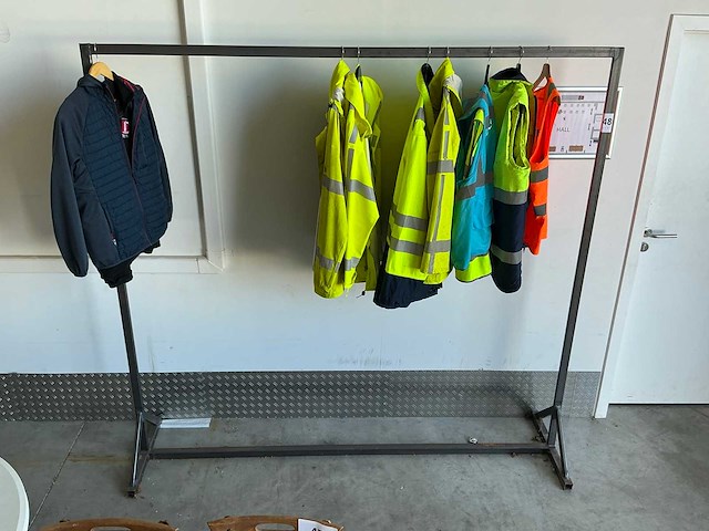 Gelast metalen kledingrek - afbeelding 1 van  1