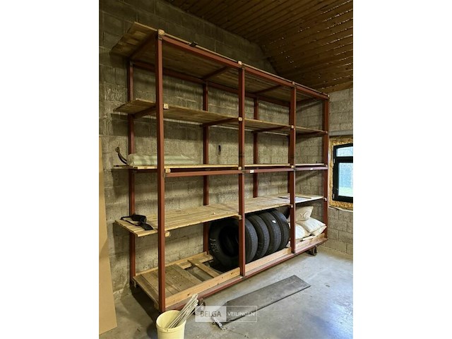 Gelaste ijzeren rek op wielen met inhoud - zelf demonteren - afbeelding 1 van  3