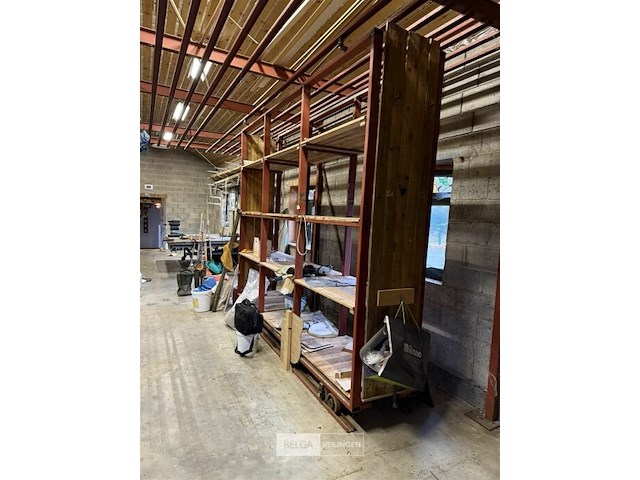 Gelaste ijzeren rek op wielen met inhoud - zelf demonteren - afbeelding 1 van  4