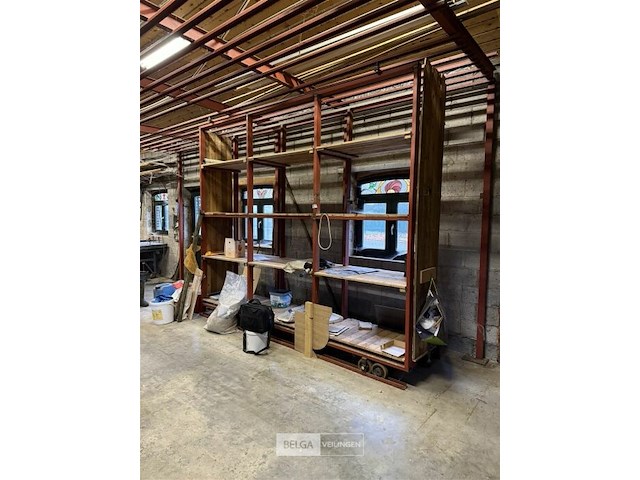 Gelaste ijzeren rek op wielen met inhoud - zelf demonteren - afbeelding 2 van  4