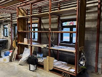 Gelaste ijzeren rek op wielen met inhoud - zelf demonteren - afbeelding 2 van  4